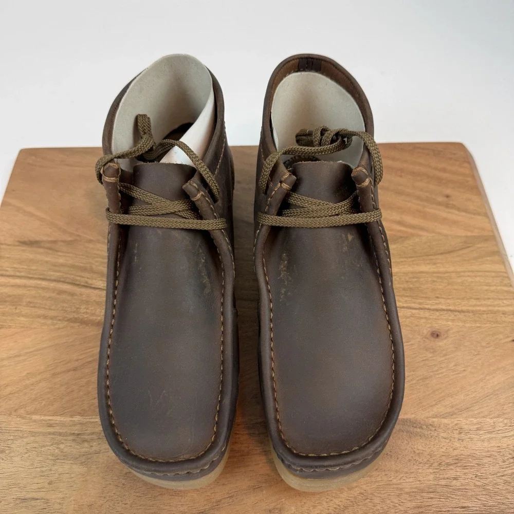 New Mens Clarks Wallaston‎ Brown Leather Casual Chukka Boots Shoes Size 9 M NIB